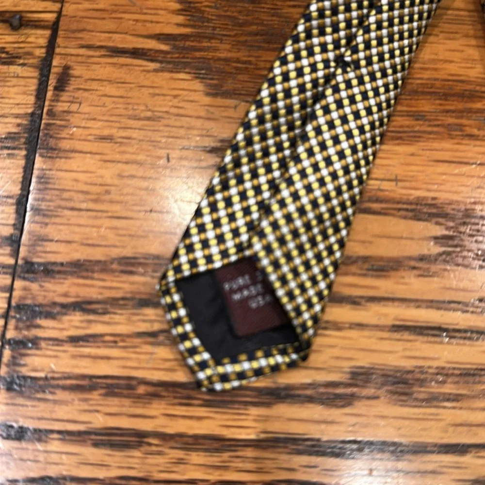 BROOKS BROTHERS SILK YOUTH NECKTIE IN GOLD AND BLACK CHECK PATTERN